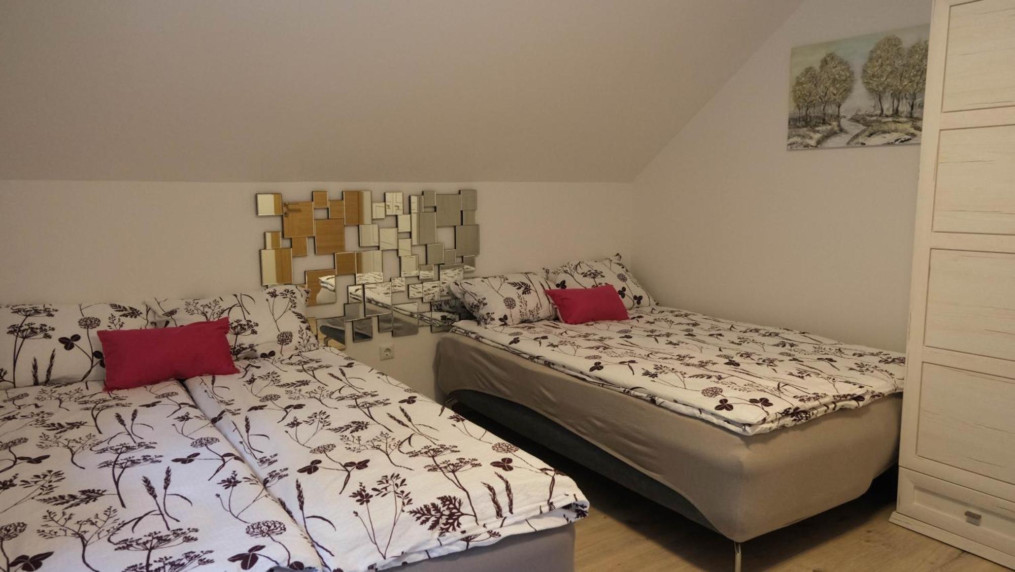 Vitanje Hisa Lunna - Apartments In A Forest Paradise מראה חיצוני תמונה